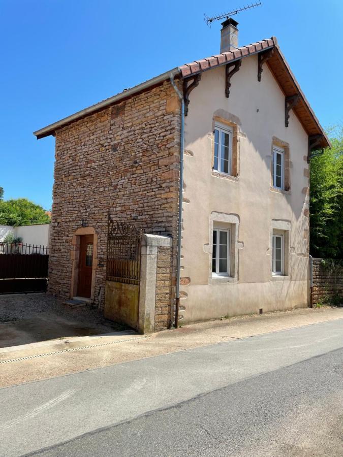 Holiday home De La Grenouillette Saint-Maurice-de-Satonnay